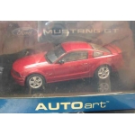 AutoArt  Mustang GT 2005 metallic red, 1/43